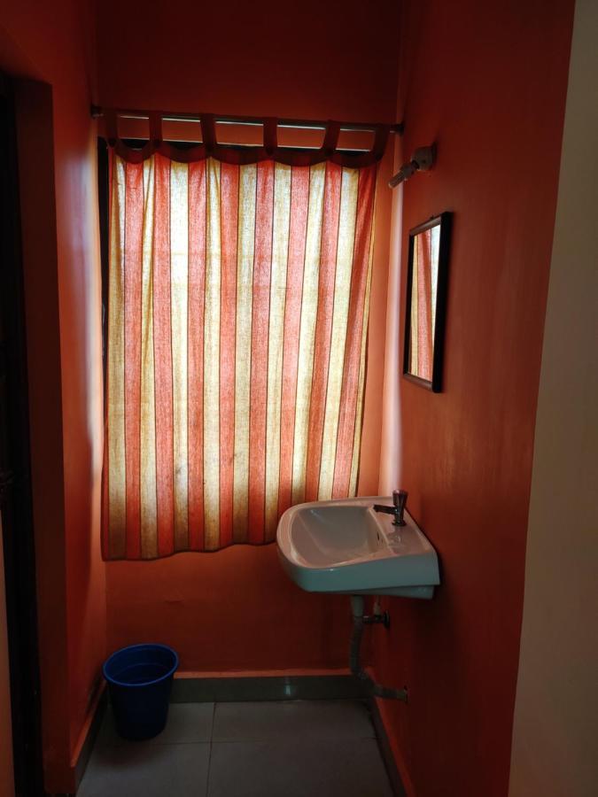 Subasree Cottage Tirunallar Zewnętrze zdjęcie